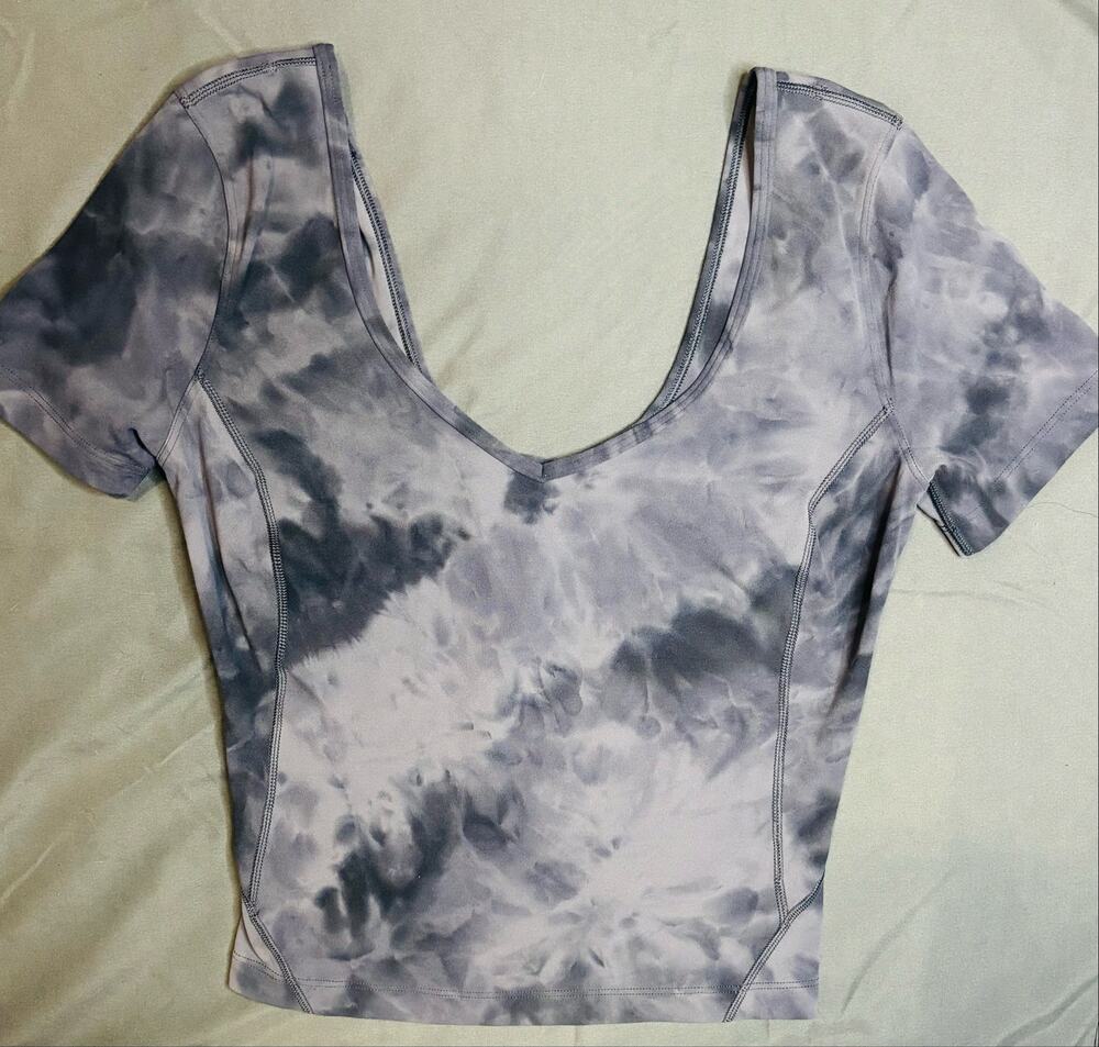 Lululemon Women’s 2 Tie Dye Cropped Short Sleeve V Neck Athletic Top Gray Black